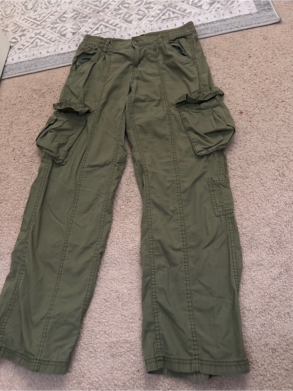 Divided Olive Cargo Pants with Multi-Pocket Utility Design